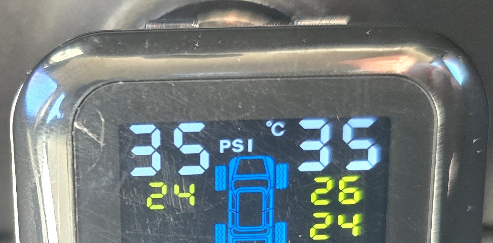 Sentinel plugged into a 12 V socket, showing live tyre readings.
